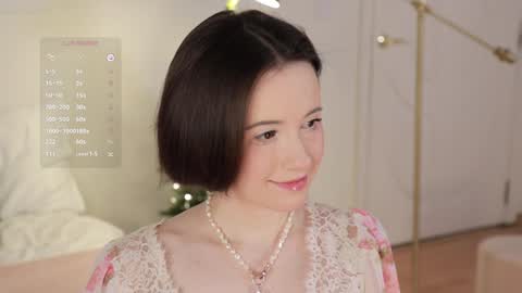Snapshot of _female_essence_ chatting on December 23, 10:44 pm Essie online show from December 23, 10:44 pm
