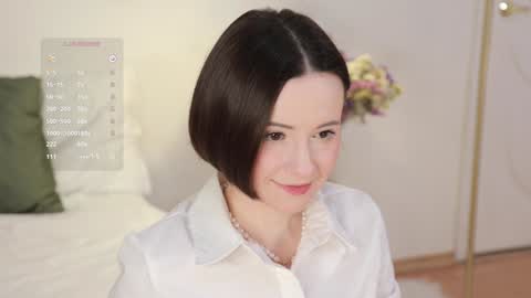 Snapshot of _female_essence_ chatting on December 21, 11:24 pm Essie online show from December 21, 11:24 pm