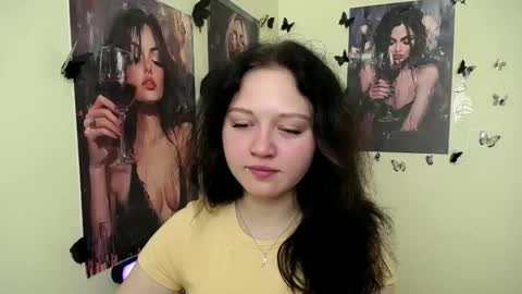 Snapshot of _foxy_lady chatting on September 15, 6:15 am Alice online show from September 15, 6:15 am