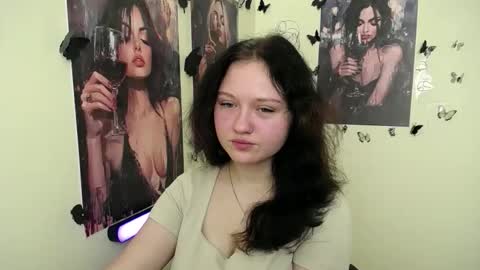 Snapshot of _foxy_lady chatting on September 20, 6:38 am Alice online show from September 20, 6:38 am