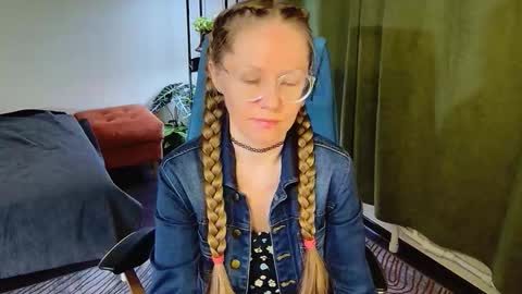 _goldilocks__ online show from November 22, 5:33 pm