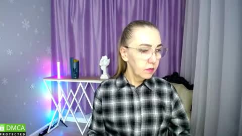 _greybunny_ online show from September 27, 11:30 am