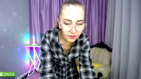 _greybunny_ online show from September 28, 11:41 am