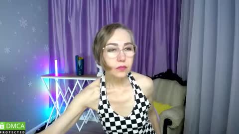 _greybunny_ online show from October 31, 1:44 pm