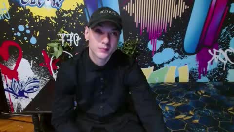 _happydayleon_ online show from September 22, 5:06 pm
