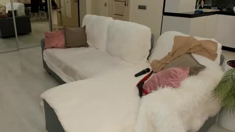 Julia online show from February 7, 9:01 am