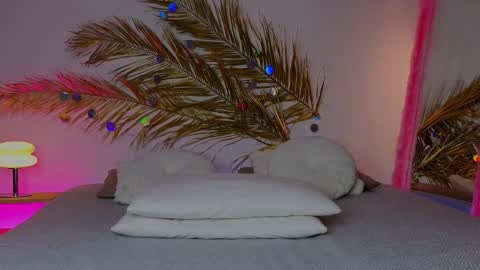 Holly online show from January 27, 6:30 am