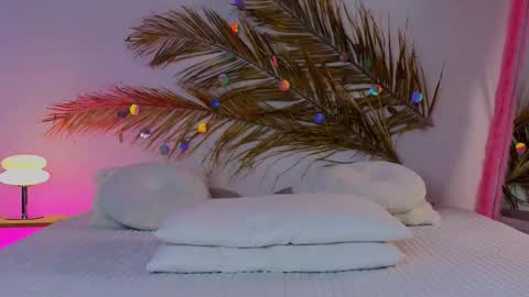 Holly online show from March 8, 7:27 am