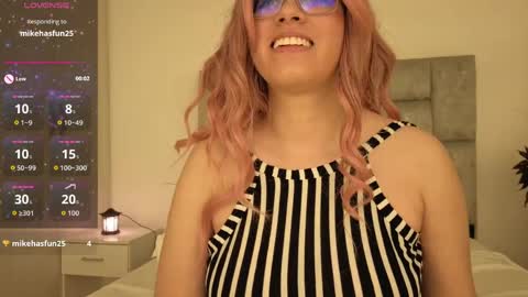 Waifu Izumi  online show from April 9, 6:19 am