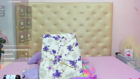 J A D E online show from October 18, 4:11 pm