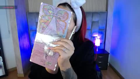 Mia online show from October 10, 1:39 pm