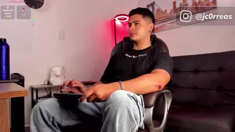 _juanes__ online show from November 24, 8:29 pm