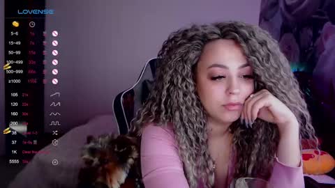 Snapshot of _just_a_queen_3 chatting on December 31, 8:59 am _just_a_queen_3 online show from December 31, 8:59 am