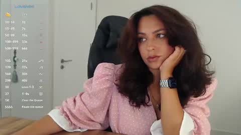 _just_a_queen_3 online show from August 6, 8:34 am