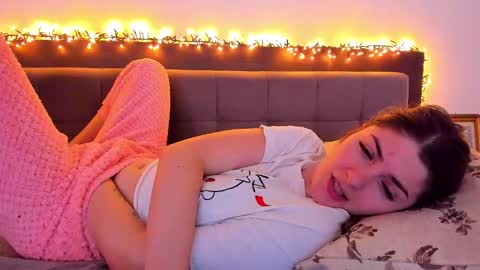 _just_a_simple_girl online show from February 19, 2:22 pm
