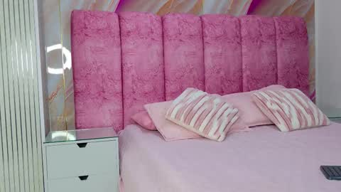 Kendall online show from March 28, 12:17 pm