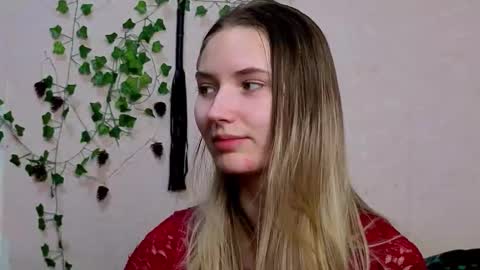 _kikiclark_ online show from February 20, 8:55 pm