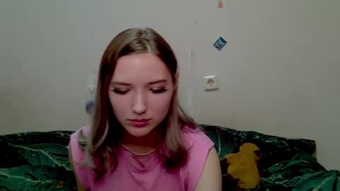 _kikiclark_ online show from October 19, 2:11 pm