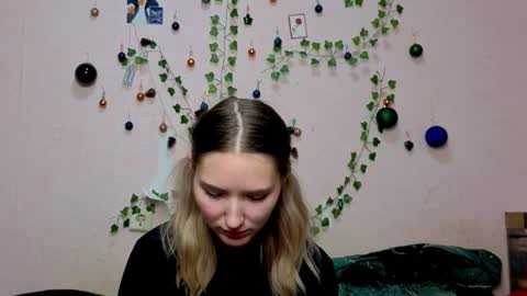 _kikiclark_ online show from January 8, 8:58 pm