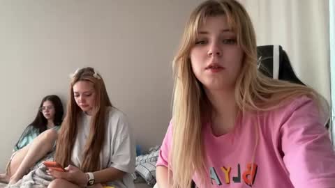 Molly   Emily online show from June 20, 9:48 am