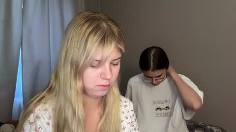 Molly   Emily online show from August 6, 1:14 am
