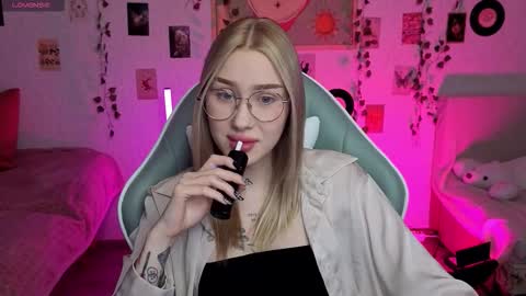 _kitekat_ online show from October 28, 1:12 pm