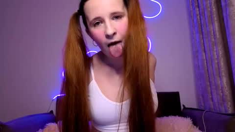 _kylle_ online show from November 29, 8:49 pm