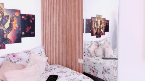 NAILHA SAJANI  online show from October 22, 7:48 pm