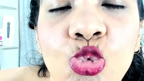 NAILHA SAJANI  online show from December 11, 4:52 pm