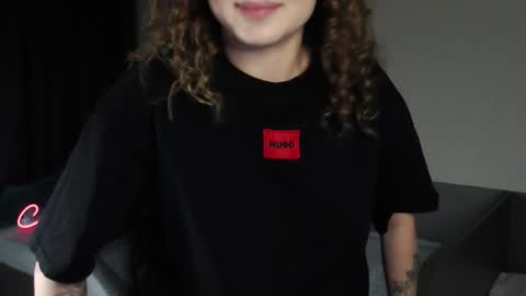 _lalune_ online show from December 5, 3:10 pm