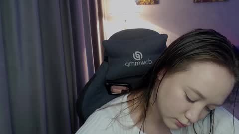 _lalune_ online show from October 6, 3:02 am