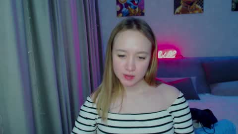 _lalune_ online show from December 28, 5:23 am