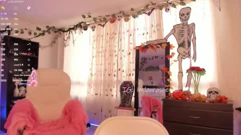 Laura online show from October 28, 11:44 am