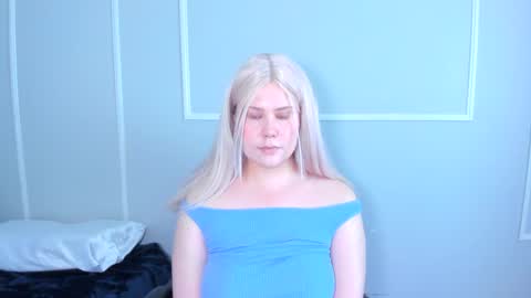 leana online show from September 19, 6:33 pm