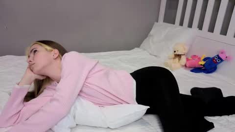 Emma online show from November 12, 3:03 pm