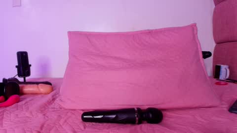 Lorrayne online show from February 28, 5:59 pm