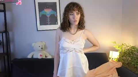 _louiseana_ online show from June 21, 12:44 pm