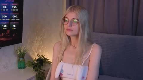 Monica online show from October 15, 7:26 pm