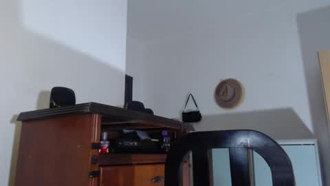 _lunagold_ online show from February 12, 4:10 pm