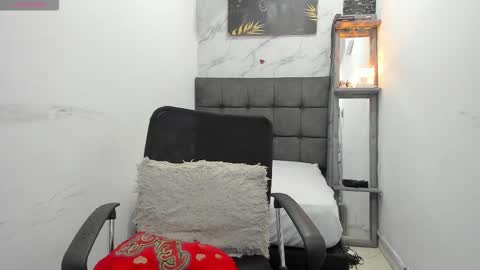 Mikoto  Alexia online show from January 6, 5:28 pm