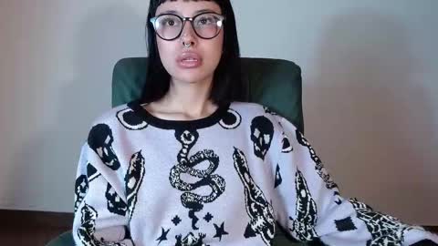 Mavis  online show from October 8, 9:43 pm