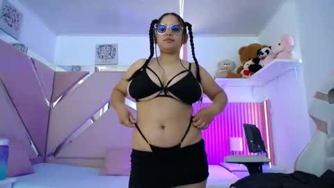  Mia  online show from October 1, 1:54 pm