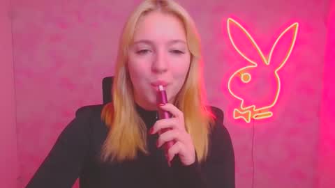 Melanie online show from October 15, 8:59 am