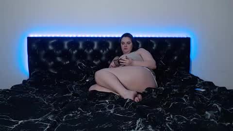 mikey and mia online show from October 25, 10:10 pm