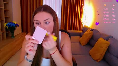 Mia online show from September 12, 8:27 am