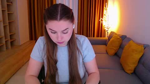 Mia online show from April 12, 10:41 am