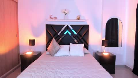 mizuki  online show from March 6, 3:55 pm