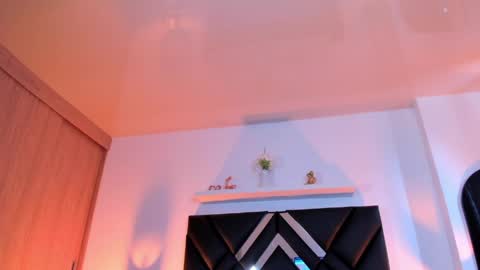 mizuki  online show from April 8, 3:59 pm