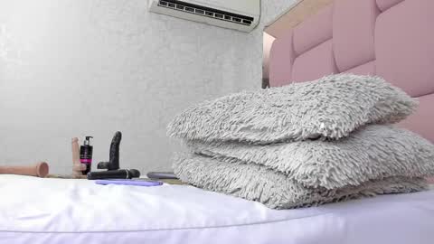 _molly_rosse_ online show from February 14, 1:18 pm