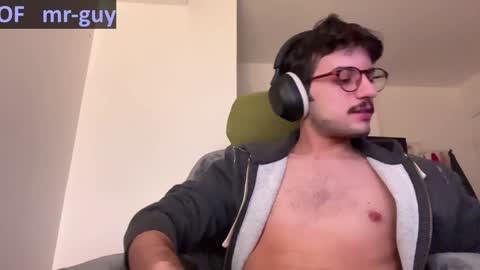 Snapshot of _mrguy_ chatting on December 20, 6:50 am _mrguy_ online show from December 20, 6:50 am